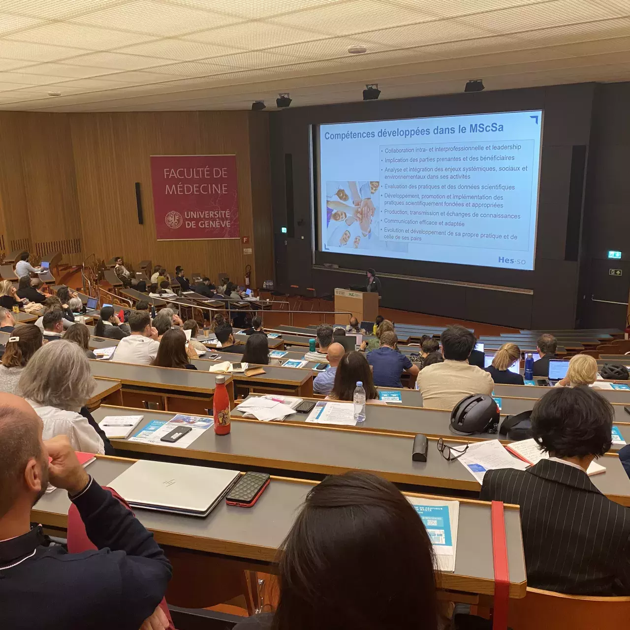 Un symposium sur la pratique avancée en santé aux HUG 